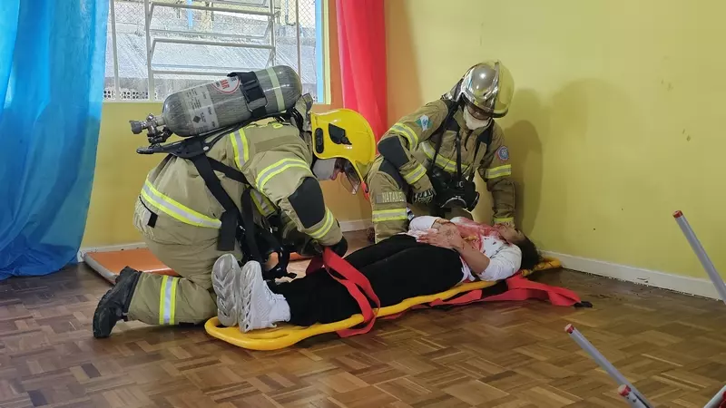 Simulado de incêndio em escola é realizado em Rio Negro